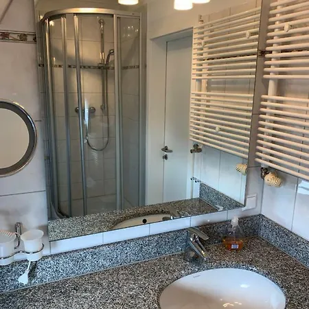 Traumhafte Ferienwohnung In 1a Lage Mit Sensationellem Meerblick Apartmán *